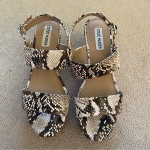 Steve Madden Snake Havana Wedge Size 8.5